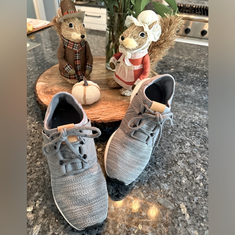 New Balance, women’s sneakers, gray - size 6